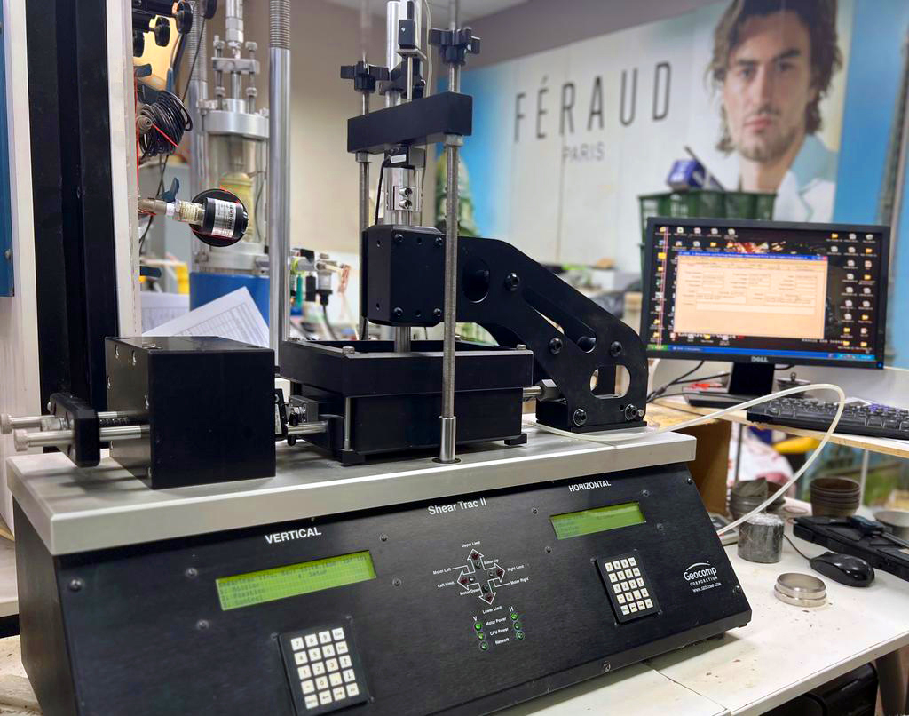 Computer-controlled cyclic direct simple shear testing machine