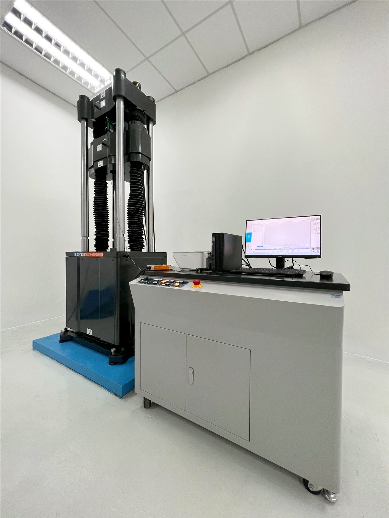 Universal testing machine used for mechanical testing of reinforcement bars